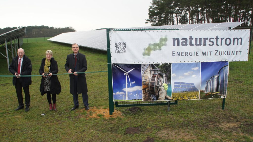 Am 12.6.2016 wurde die Photovoltaik-Anlage offiziell eingeweiht. Energieminister Christian Pegel war ebenfalls anwesend und lobte das große Engagement der Gemeinde für den Klimaschutz.